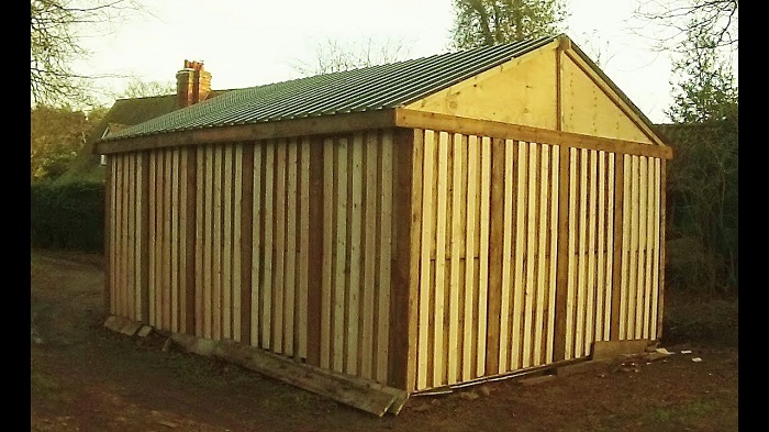 A garage built using pallet designed by architecture firm.